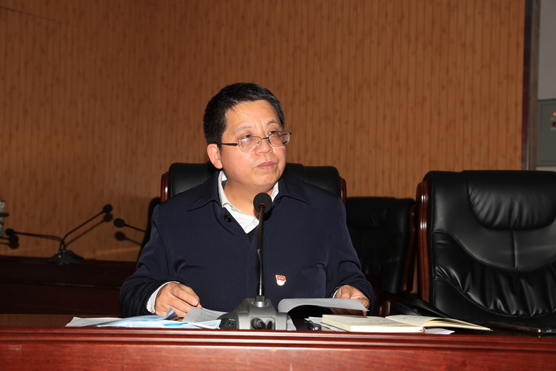 娄底市中心医院党委书记吴小阶主持会议并讲话.jpg