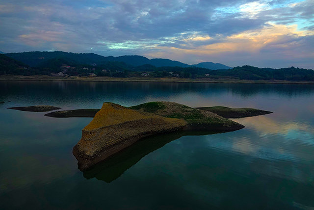 3.千形万象竟还空.jpg
