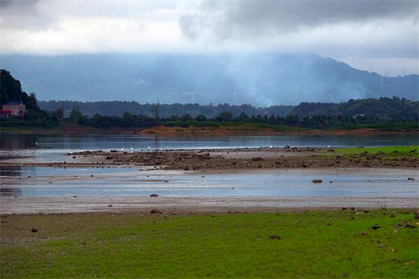 17.烟雨龙湾.jpg
