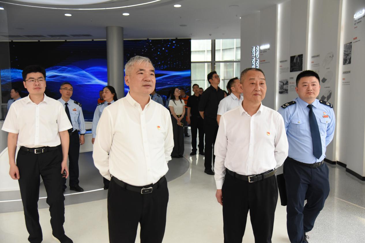 参观VAMA客户体验中心.jpg